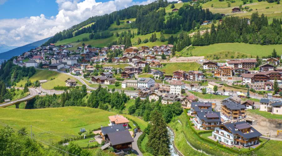 Onze autoverhuurservices bieden een gevarieerde selectie van voertuigen in Santa Cristina Valgardena.